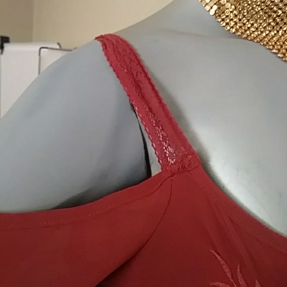 Beautiful summer top - Picture 3 of 4